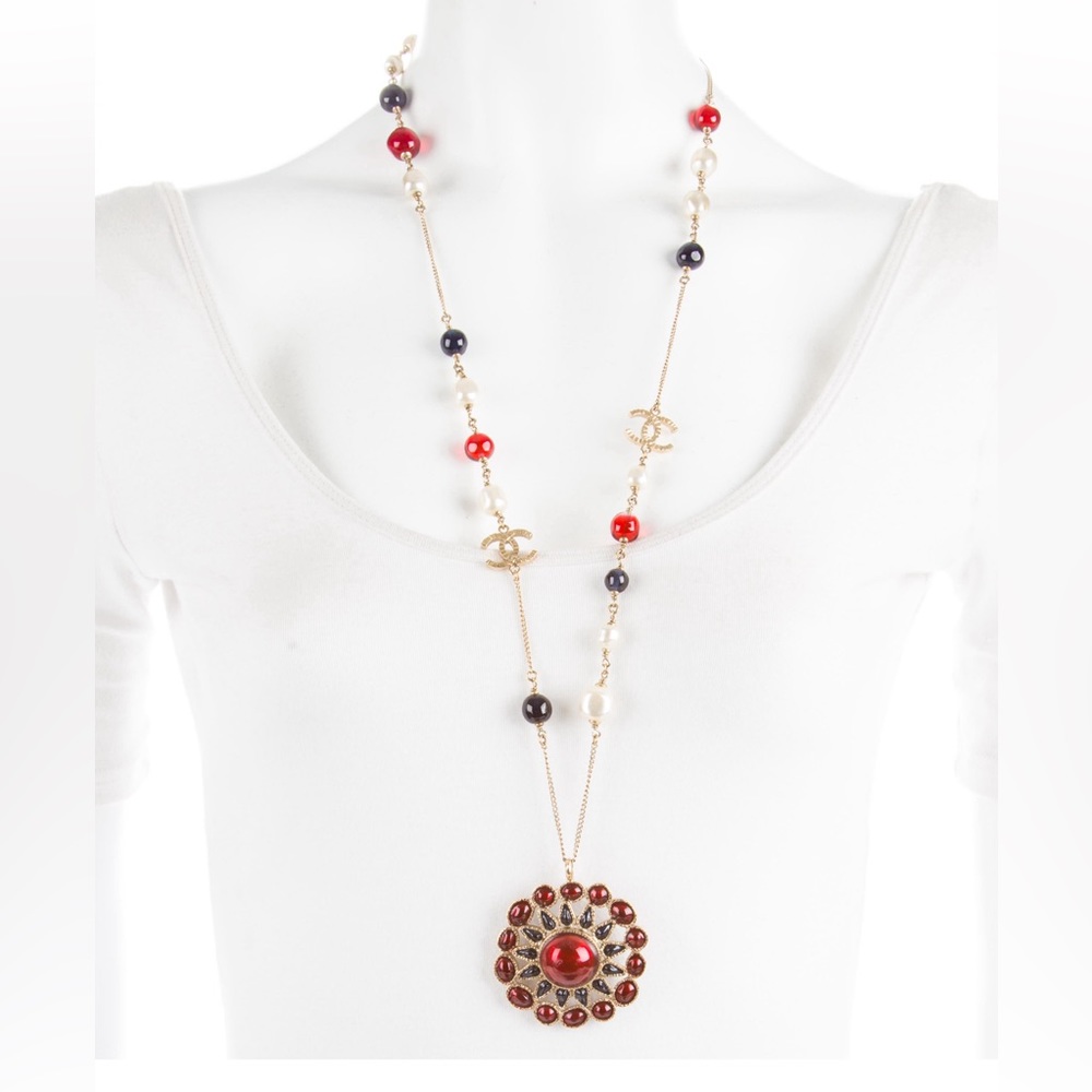 CHANEL Glass & Gripoix pendant necklace
